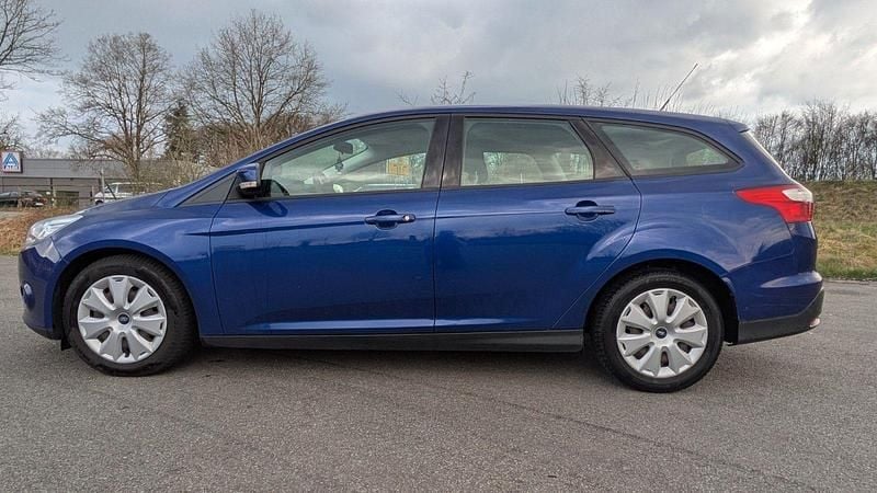 Gebraucht Ford Focus Champions Edition 95 PS (69 kW) 2014 Blau Kombi