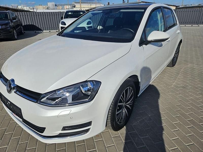 Weiß Gebraucht 2017 VW Golf VII Allstar Limousine | 10.600 € (Superpreis) - Bild 1/4