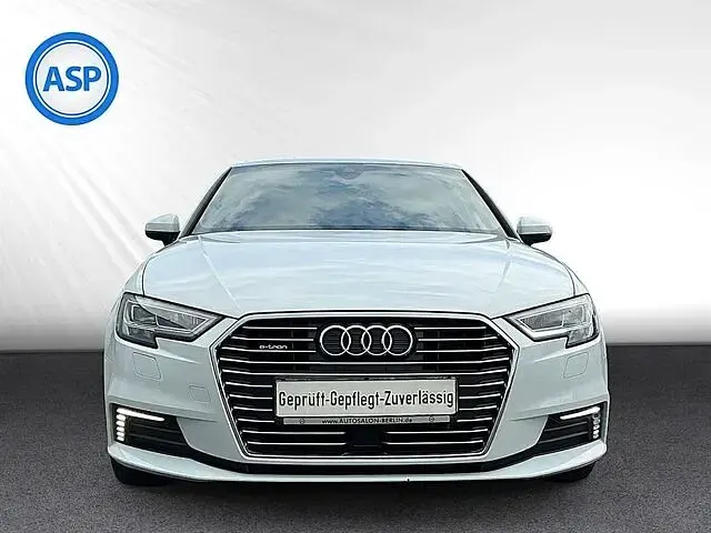 Gebraucht Audi A3 e-tron S-Line 150 PS (110 kW) 2020 Weiß (gletscherweiß metallic) Kleinwagen