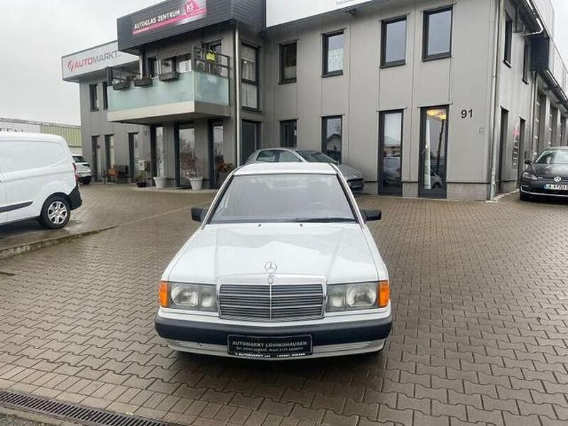 Weiss Gebraucht 1991 Mercedes 190 Limousine | 6.990 € - Bild 1/4