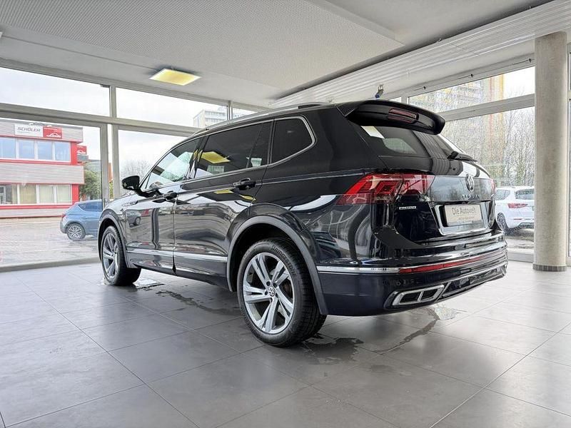 Gebraucht VW Tiguan Allspace R-line 200 PS (147 kW) 2021 Deep black perleffekt SUV
