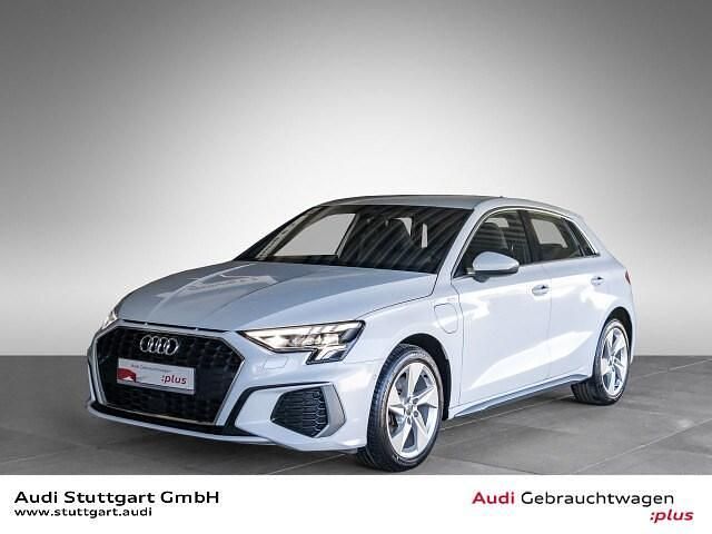 Gletscherweiß metallic Gebraucht 2021 Audi A3 Sportback e-tron Ambiente Kleinwagen | 24.940 € (Etwas zu teuer) - Bild 1/4