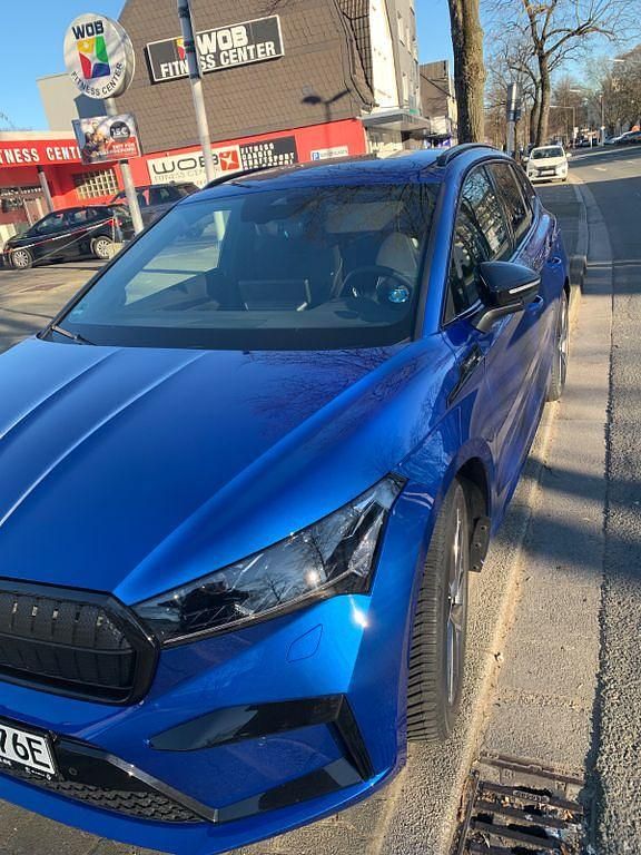 Blau Gebraucht 2023 Skoda Enyaq iV SportLine SUV | 42.400 € (Teuer) - Bild 1/4