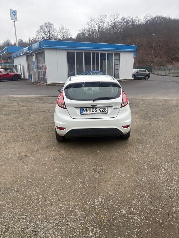 Gebraucht Ford Fiesta Trend 60 PS (44 kW) 2014 Grau Kleinwagen