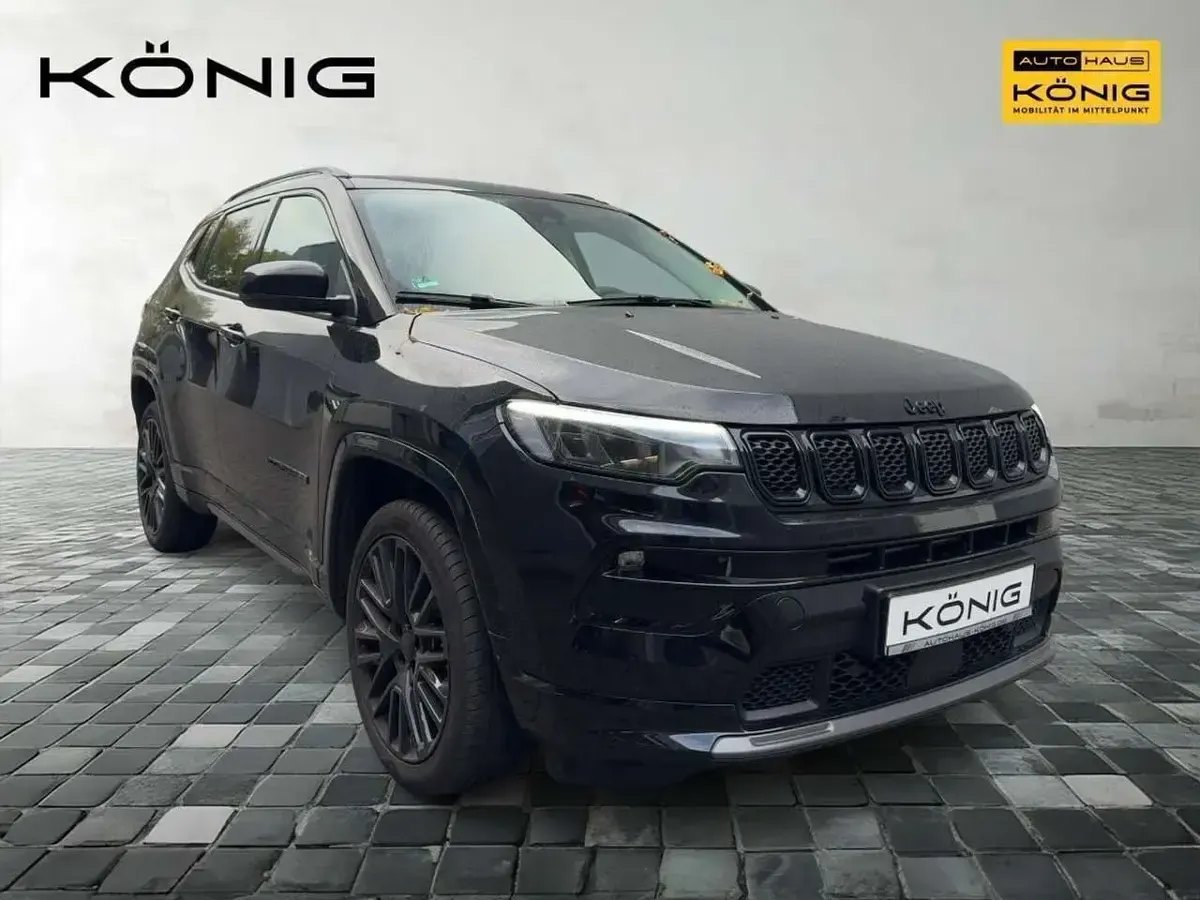 Usado Jeep Compass Altitude 131 HP (96 kW) 2023 Preto SUV