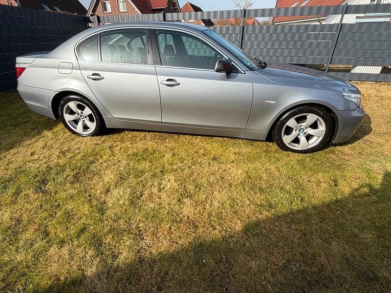 Gebraucht BMW 525 177 PS (130 kW) 2005 Grau Limousine