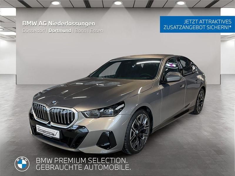 Grau Gebraucht 2025 BMW 520 Comfort Edition Limousine | 56.999 € - Bild 1/4