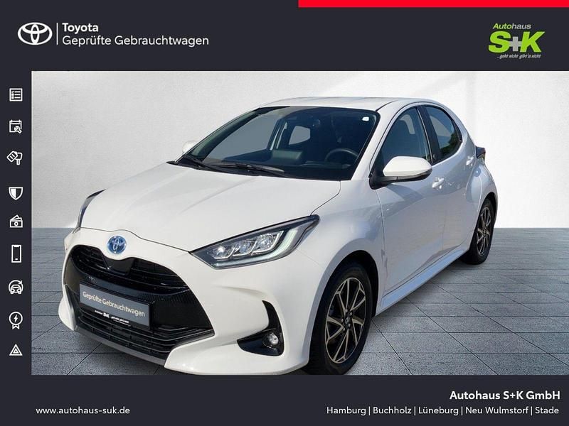 Weiß Gebraucht 2023 Toyota Yaris Hybrid Team Kleinwagen | 23.480 € (Etwas zu teuer) - Bild 1/4