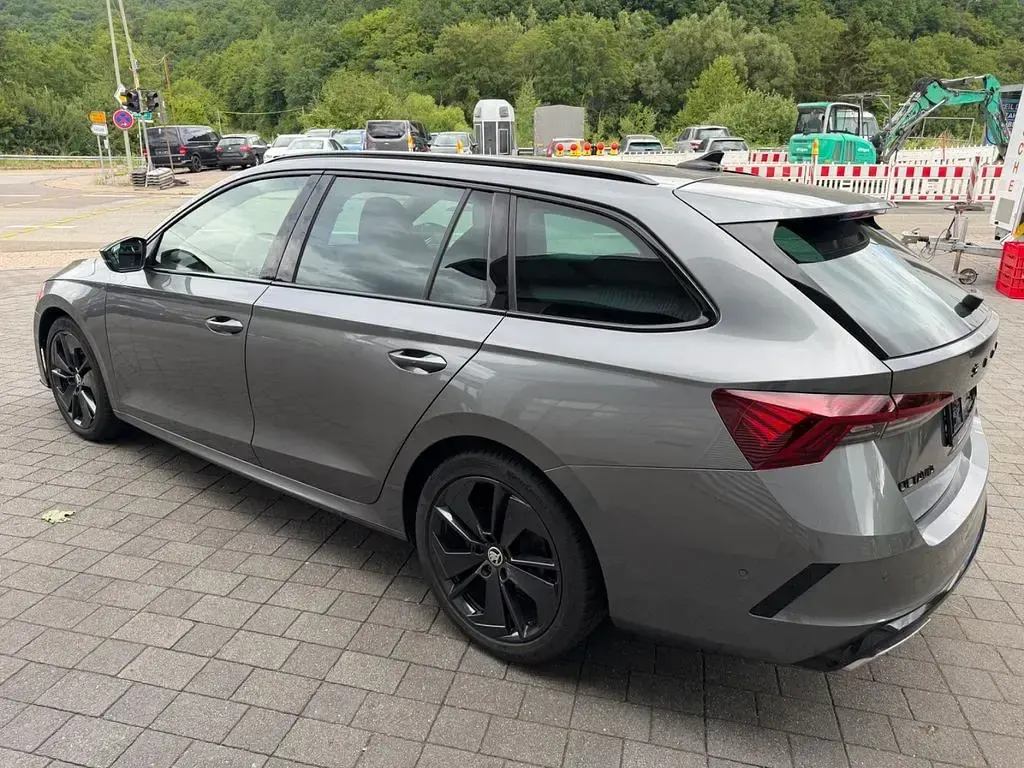 Gebraucht Skoda Octavia RS 200 PS (147 kW) 2024 Grau Kombi