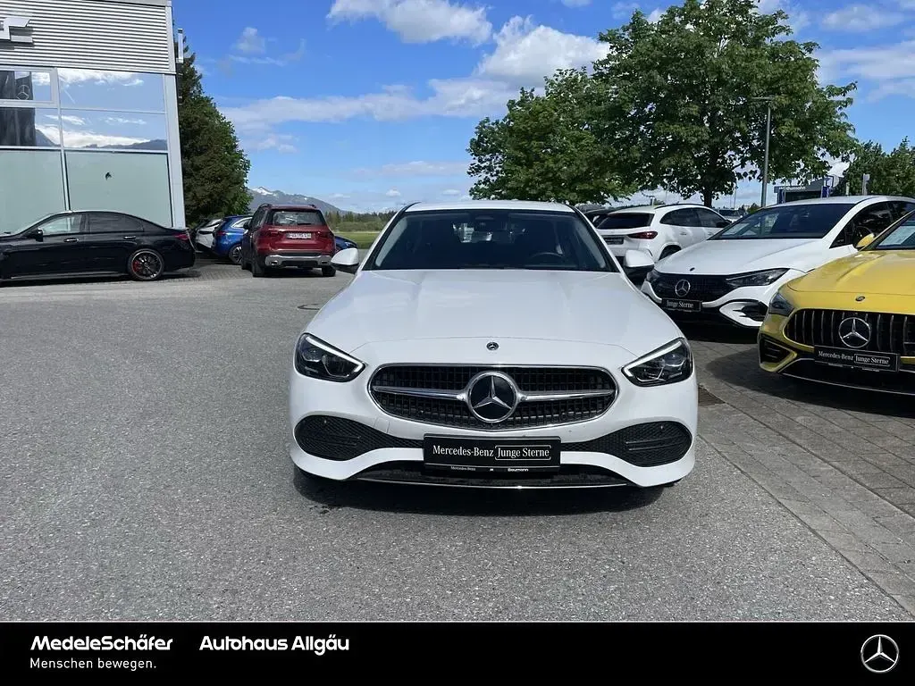 Gebraucht Mercedes C300e Avantgarde 204 PS (150 kW) 2023 Unilack polarweiß Limousine