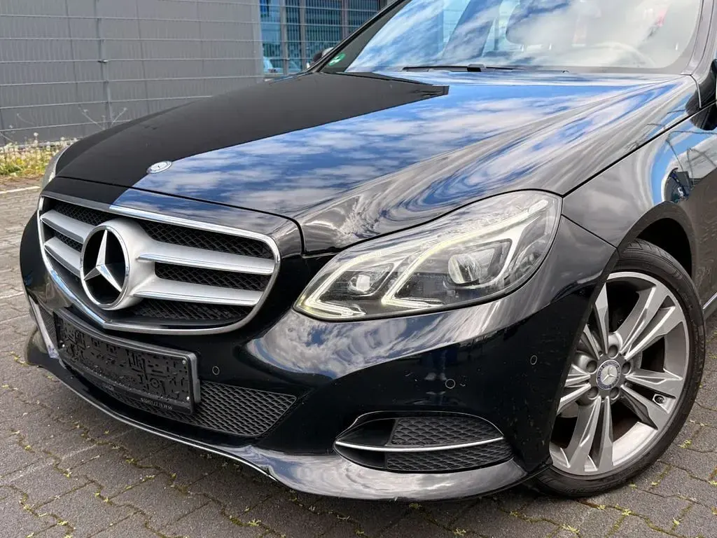 Gebraucht Mercedes E220 Avantgarde 170 PS (125 kW) 2014 Schwarz/baltic black Kombi