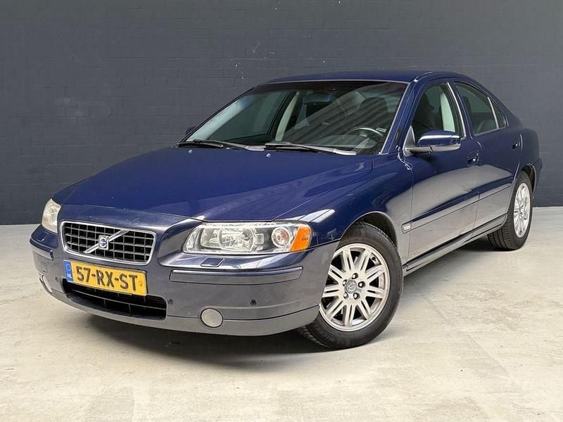 Blau Gebraucht 2005 Volvo S60 Momentum Limousine | 1.450 € (Fairer Preis) - Bild 1/4