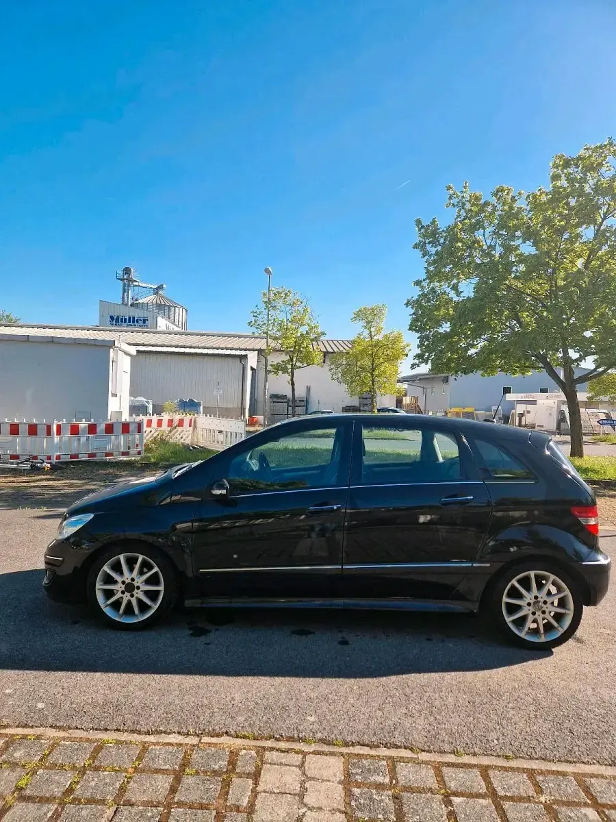 Second-hand Mercedes B200 140 CP (102 kW) 2007 Negru Monovolum