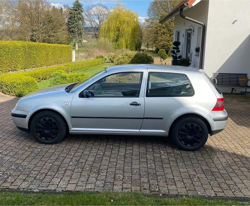Gebraucht VW Golf IV Edition 75 PS (55 kW) 2000 Silber Kleinwagen