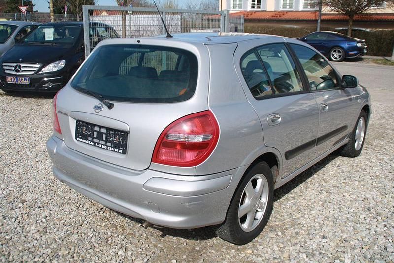 Gebraucht Nissan Almera 114 PS (83 kW) 2000 Silber Limousine
