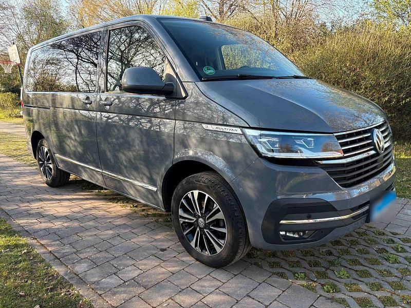 Second-hand VW Multivan 150 CP (110 kW) 2021 Gri Monovolum