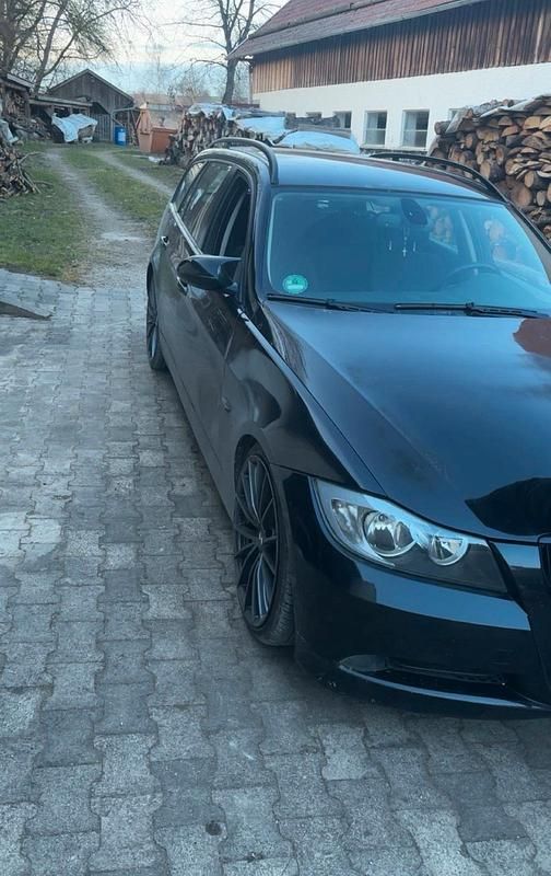 Gebraucht BMW 318 121 PS (88 kW) 2007 Schwarz Kombi
