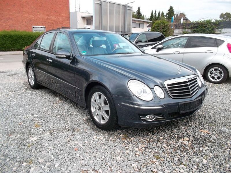 Grau Gebraucht 2008 Mercedes E230 Avantgarde Limousine | 12.990 € - Bild 1/2