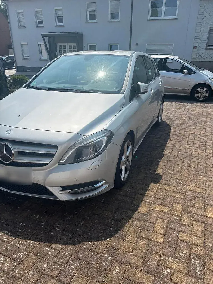 Gebraucht Mercedes B180 122 PS (89 kW) 2013 Silber Kleinwagen