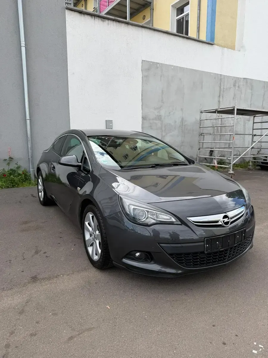 Gebraucht Opel Astra GTC Innovation 165 PS (121 kW) 2012 Grau Coupé
