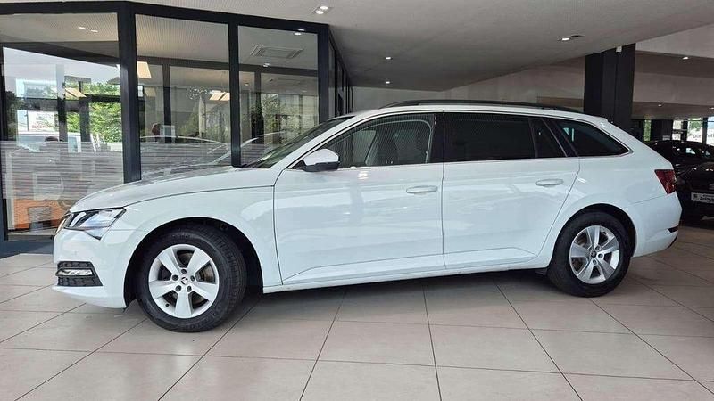 Gebraucht Skoda Superb 150 PS (110 kW) 2022 Weiß Kombi