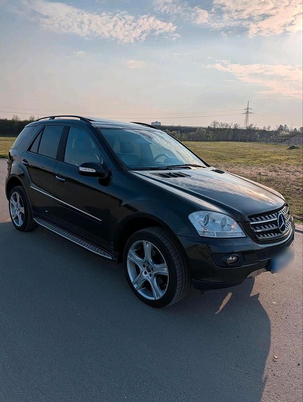 Gebraucht Mercedes ML320 224 PS (164 kW) 2008 Schwarz SUV