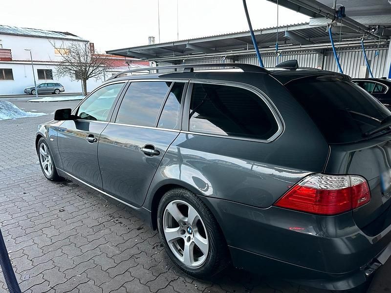 Gebraucht BMW 523 190 PS (139 kW) 2007 Grau Kombi
