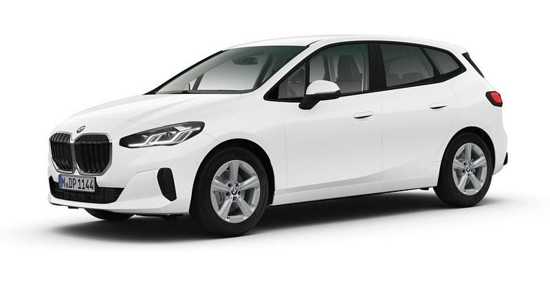 Weiß Gebraucht 2024 BMW 216 Active Tourer Luxury Line Van / Kleinbus | 26.757 € (Fairer Preis) - Bild 1/4