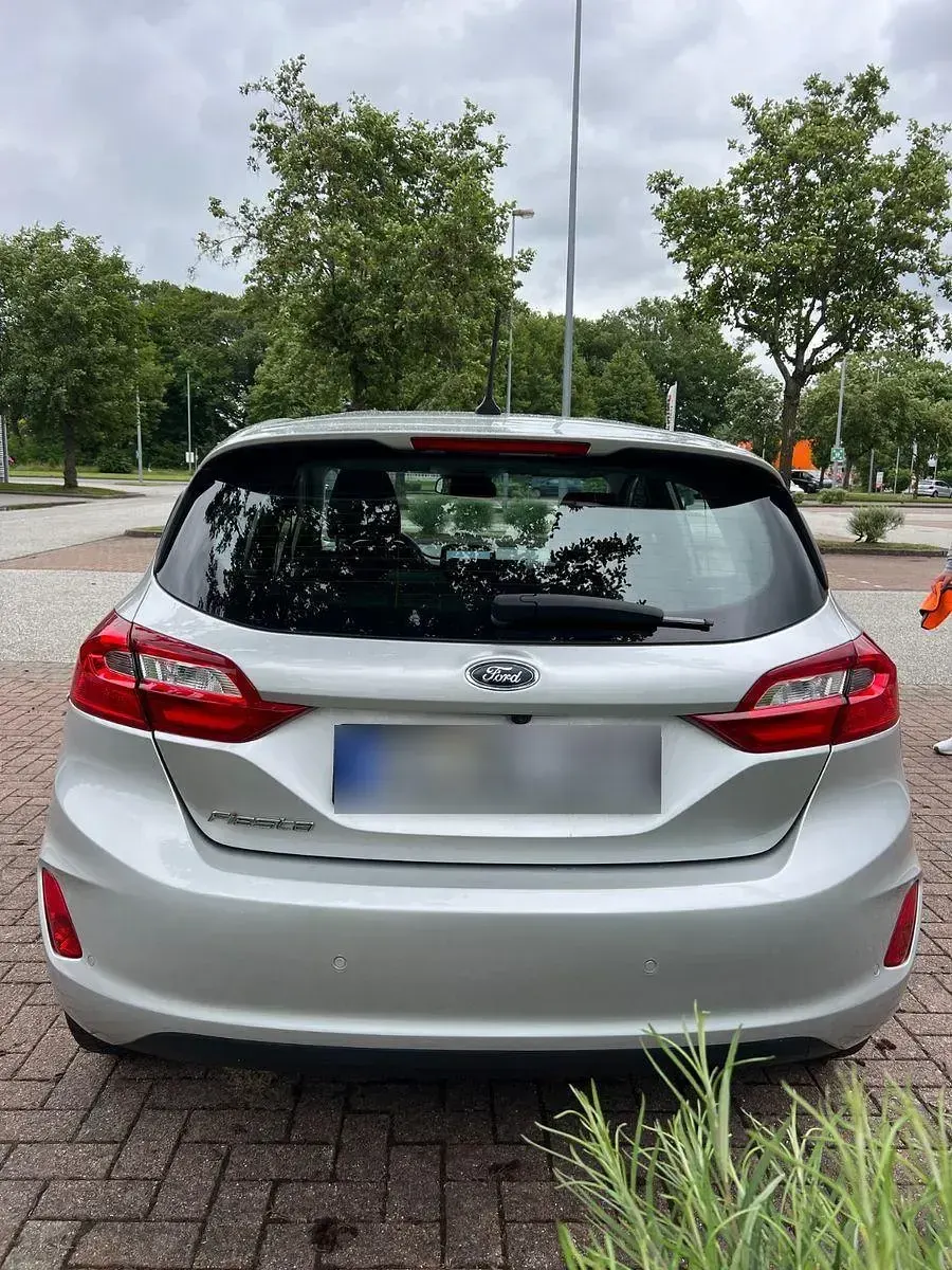 Gebraucht Ford Fiesta Cool & Connect 101 PS (74 kW) 2018 Silber Kleinwagen