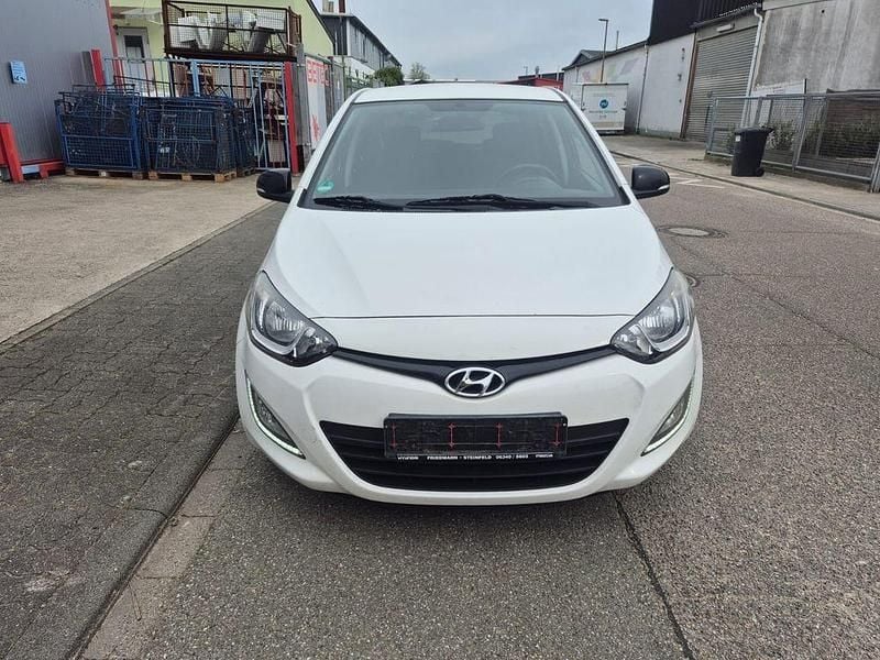 Gebraucht Hyundai i20 Edition 86 PS (63 kW) 2014 Weiß Kleinwagen