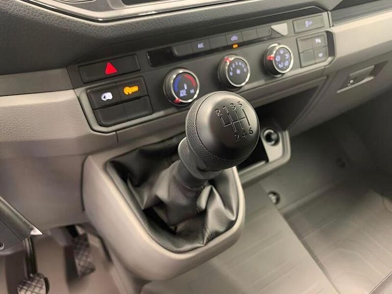 Second-hand VW Crafter 140 CP (102 kW) 2024 Alb Van