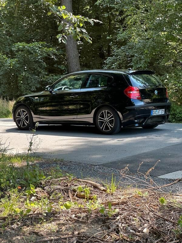 Schwarz Gebraucht 2009 BMW 118 Kleinwagen | 5.250 € (Etwas zu teuer) - Bild 1/4