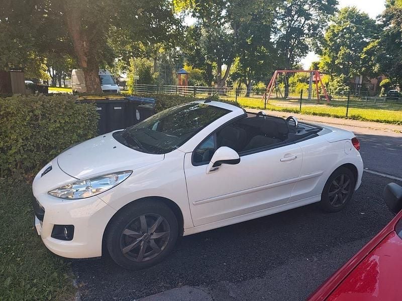 Weiß Gebraucht 2011 Peugeot 207 CC Urban Move Cabrio | 4.000 € (Fairer Preis) - Bild 1/4