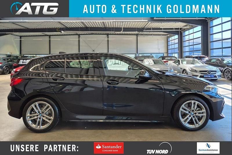 Saphirschwarz Gebraucht 2024 BMW 120 M Sport Kleinwagen | 31.490 € (Guter Preis) - Bild 1/4