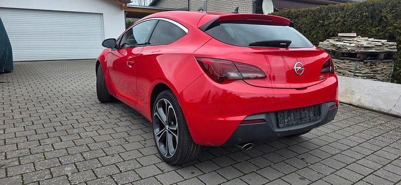 Gebraucht Opel Astra GTC Edition 179 PS (131 kW) 2012 Rot Limousine