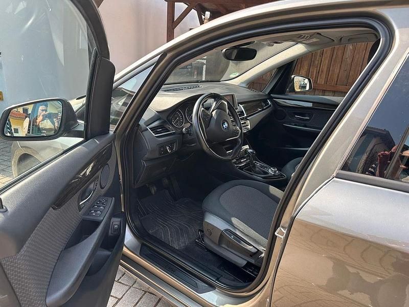 Gebraucht BMW 218 Active Tourer Advantage 136 PS (100 kW) 2016 Silber Van / Kleinbus