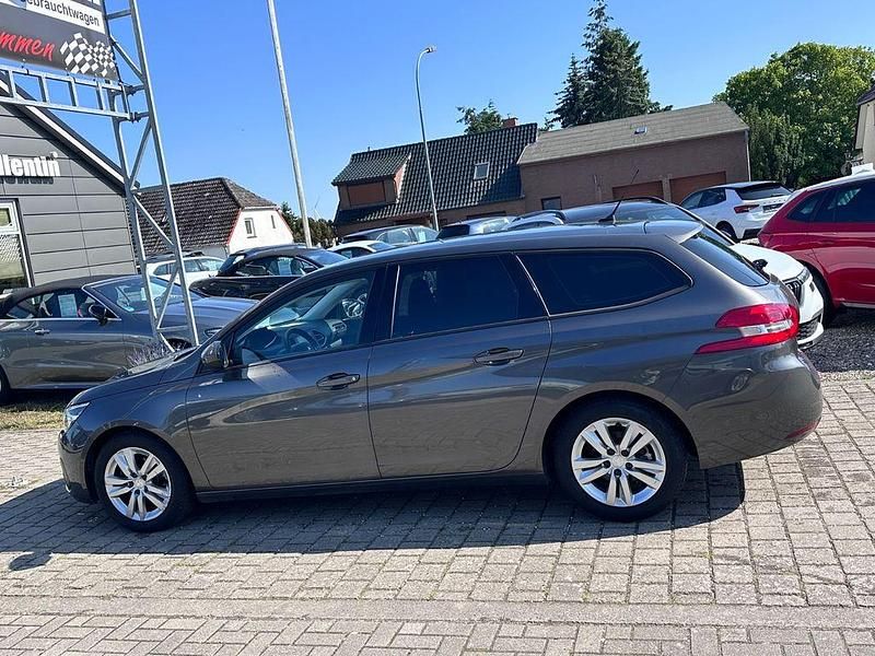 Gebraucht Peugeot 308 SW Active 131 PS (96 kW) 2017 Lackierung platiniumgrau/meta Kombi