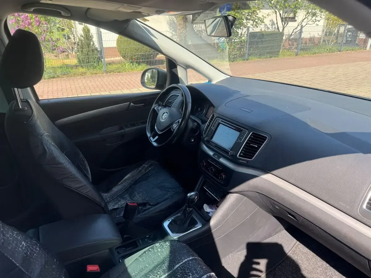 Gebraucht VW Sharan Trendline 150 PS (110 kW) 2017 Braun Van / Kleinbus