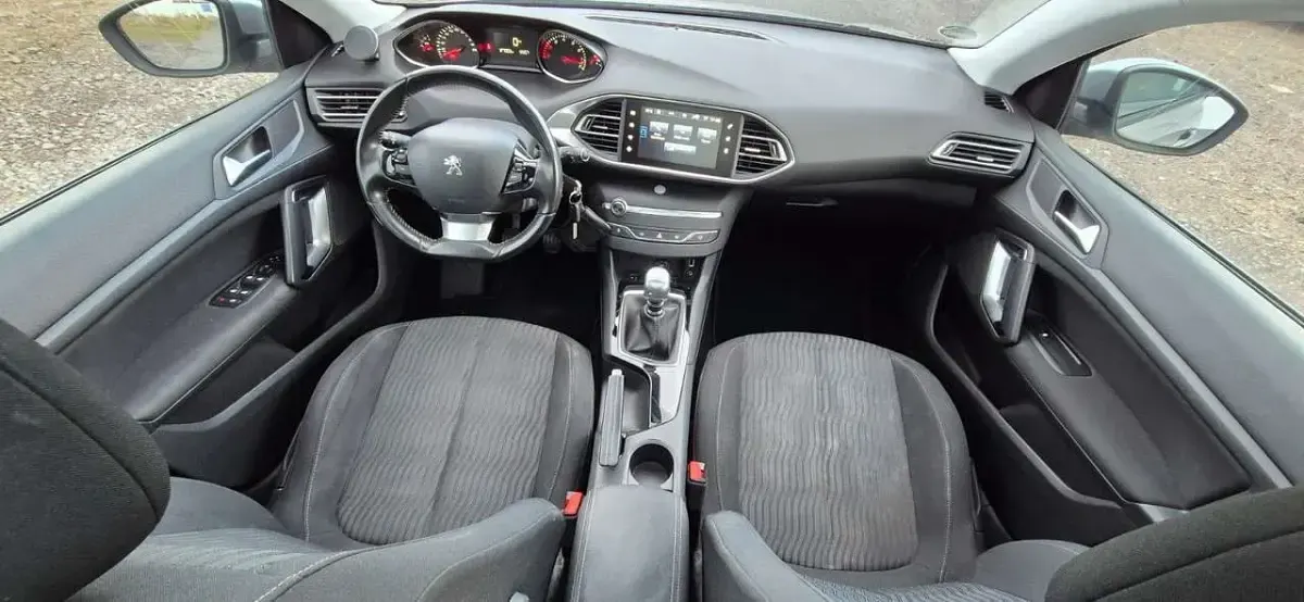 Gebraucht Peugeot 308 125 PS (91 kW) 2014 Grau Limousine