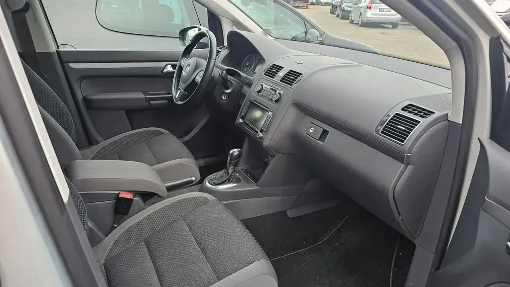 Gebraucht VW Touran 150 PS (110 kW) 2012 Silber Van / Kleinbus