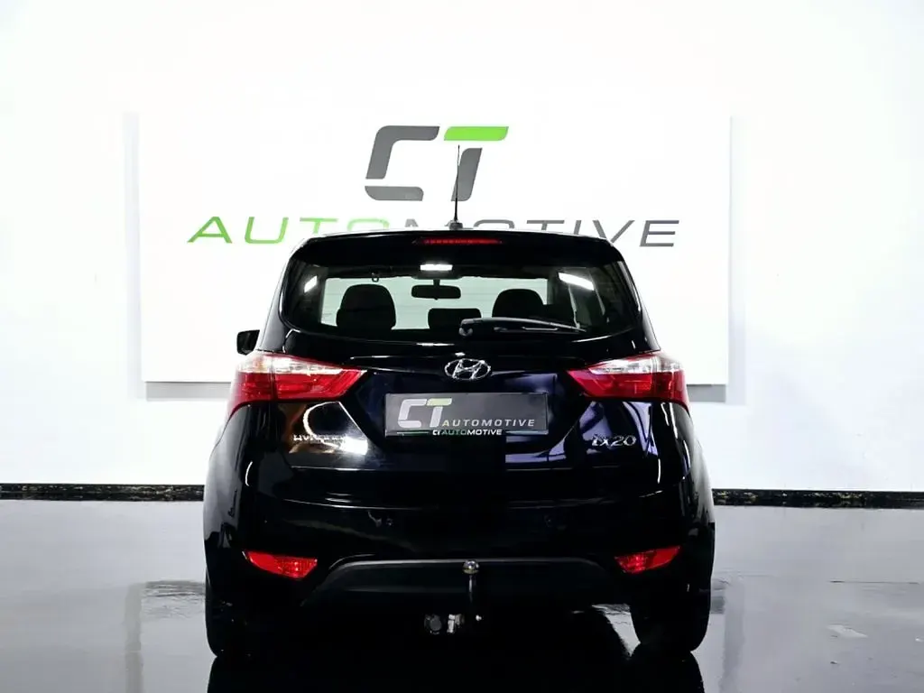 Gebraucht Hyundai i20 125 PS (91 kW) 2018 Schwarz Van / Kleinbus