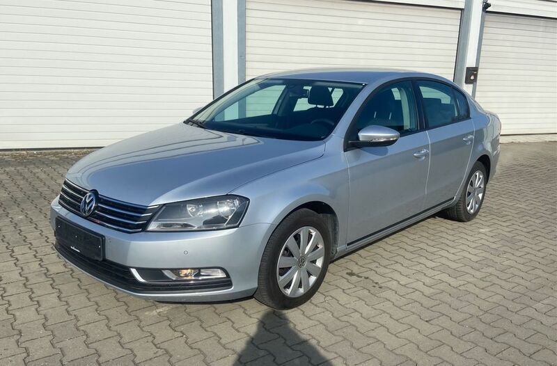 Silber Gebraucht 2012 VW Passat Trendline Limousine | 8.999 € (Fairer Preis) - Bild 1/4