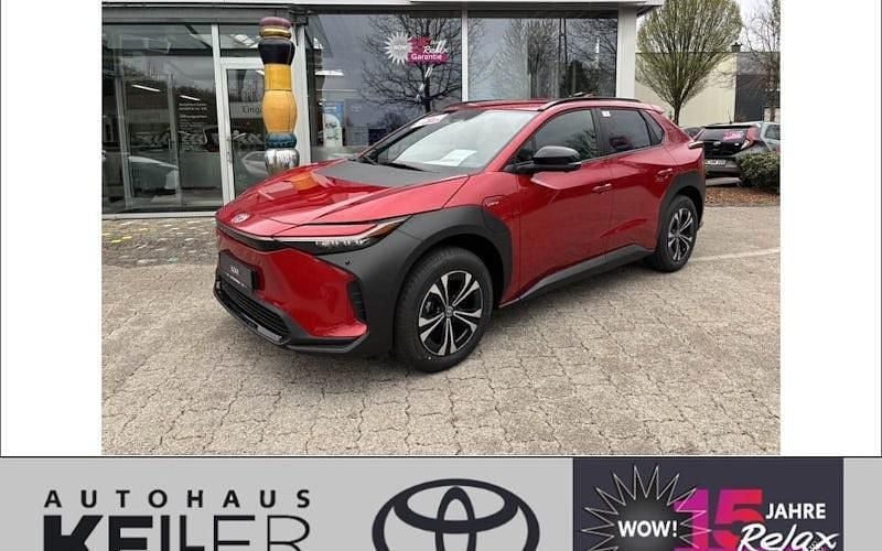 Karminarot metallic Gebraucht 2025 Toyota bZ4X SUV | 39.960 € (Fairer Preis) - Bild 1/4