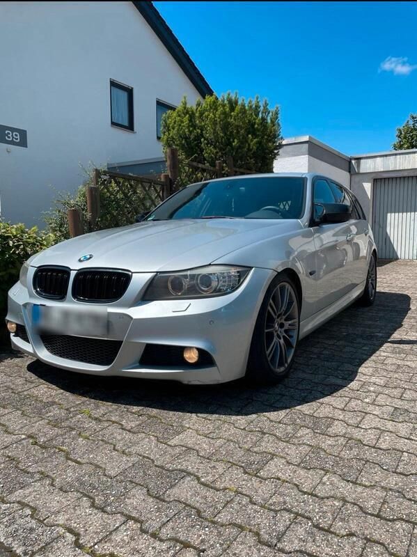 Silber Gebraucht 2011 BMW 320 M Sport Kombi | 5.900 € (Fairer Preis) - Bild 1/4