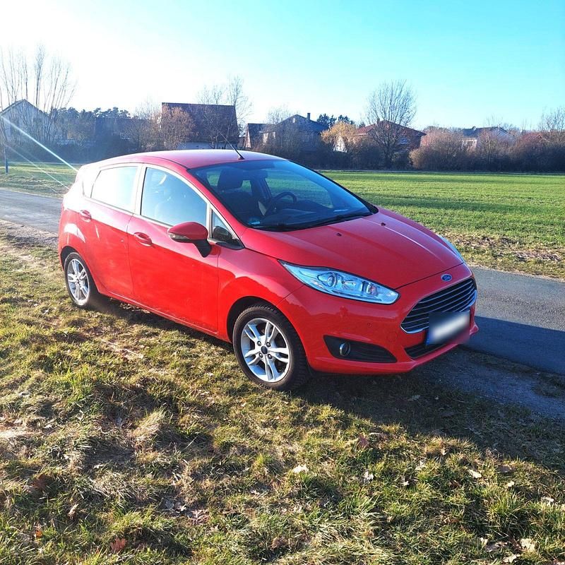 Gebraucht Ford Fiesta SYNC Edition 80 PS (58 kW) 2015 Rot Limousine
