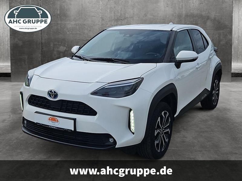 Weiss Gebraucht 2022 Toyota Yaris Cross Connect Style SUV | 22.990 € (Guter Preis) - Bild 1/4