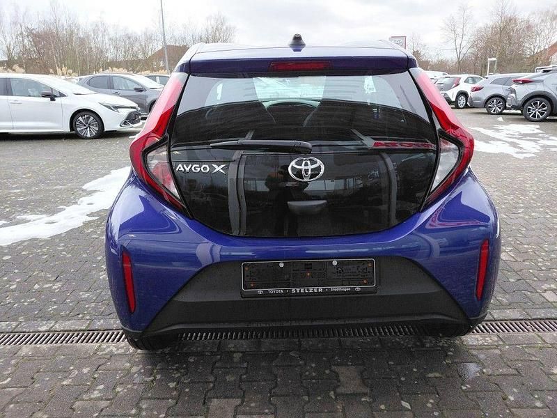 Neu Toyota Aygo X Business Edition 72 PS (52 kW) 2025 Blau SUV