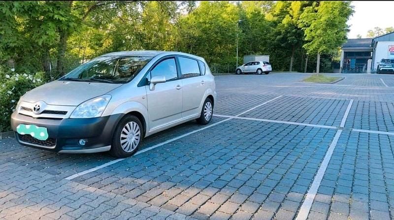 Silber Gebraucht 2005 Toyota Verso Van / Kleinbus | 4.300 € (Fairer Preis) - Bild 1/4