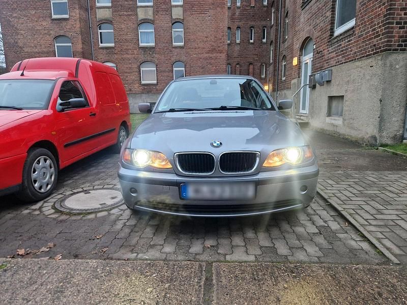 Silber Gebraucht 2003 BMW 320 Limousine | 1.800 € (Superpreis) - Bild 1/4