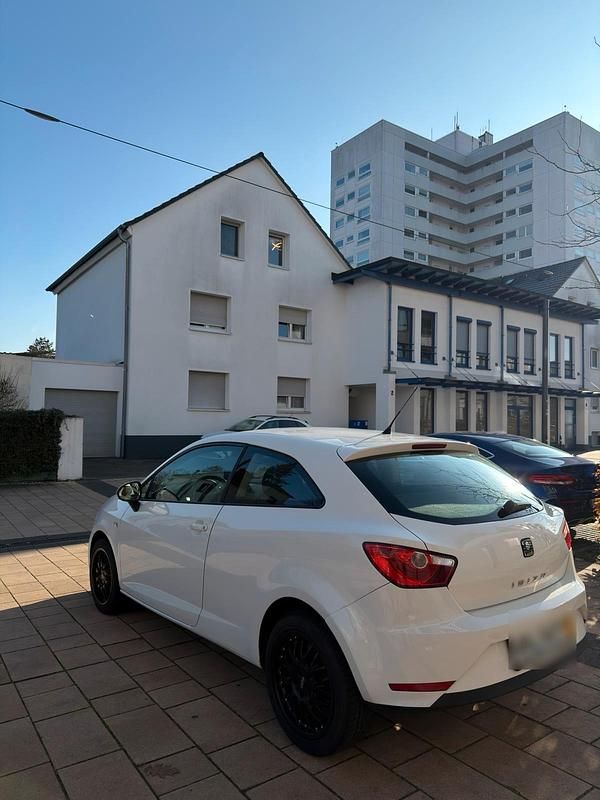 Weiß Gebraucht 2012 Seat Ibiza Kleinwagen | 3.500 € (Guter Preis) - Bild 1/4